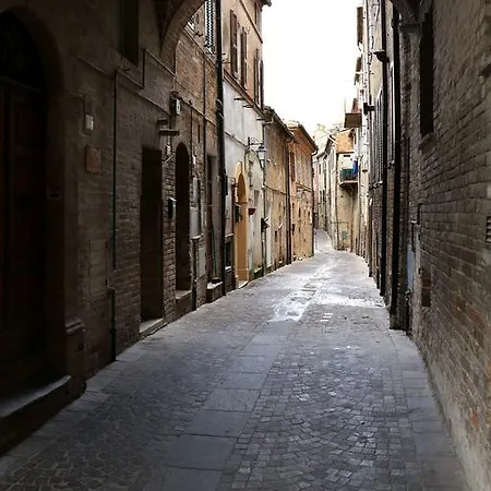 Palazzo Polini-fioretti * Carassai